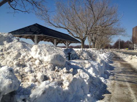 SouthieSpots's tweet photo. Good news runners &amp; walkers, the sidewalks along the beach have been plowed #southie #pavement @MassDCR! http://t.co/PcpWI96QJx