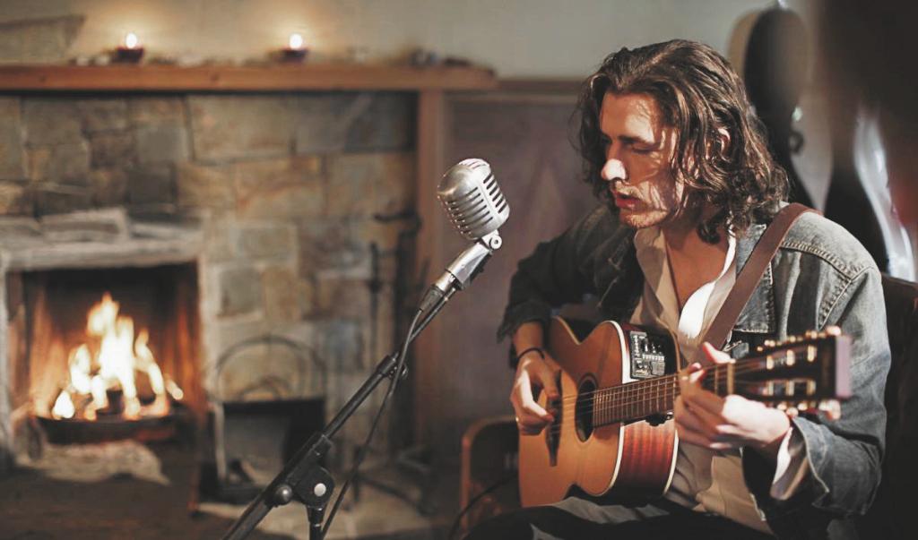 обложка the voice. хозиер take me to church 8д. Hozier 2014. Take me to church хозиер. Hozier поет.