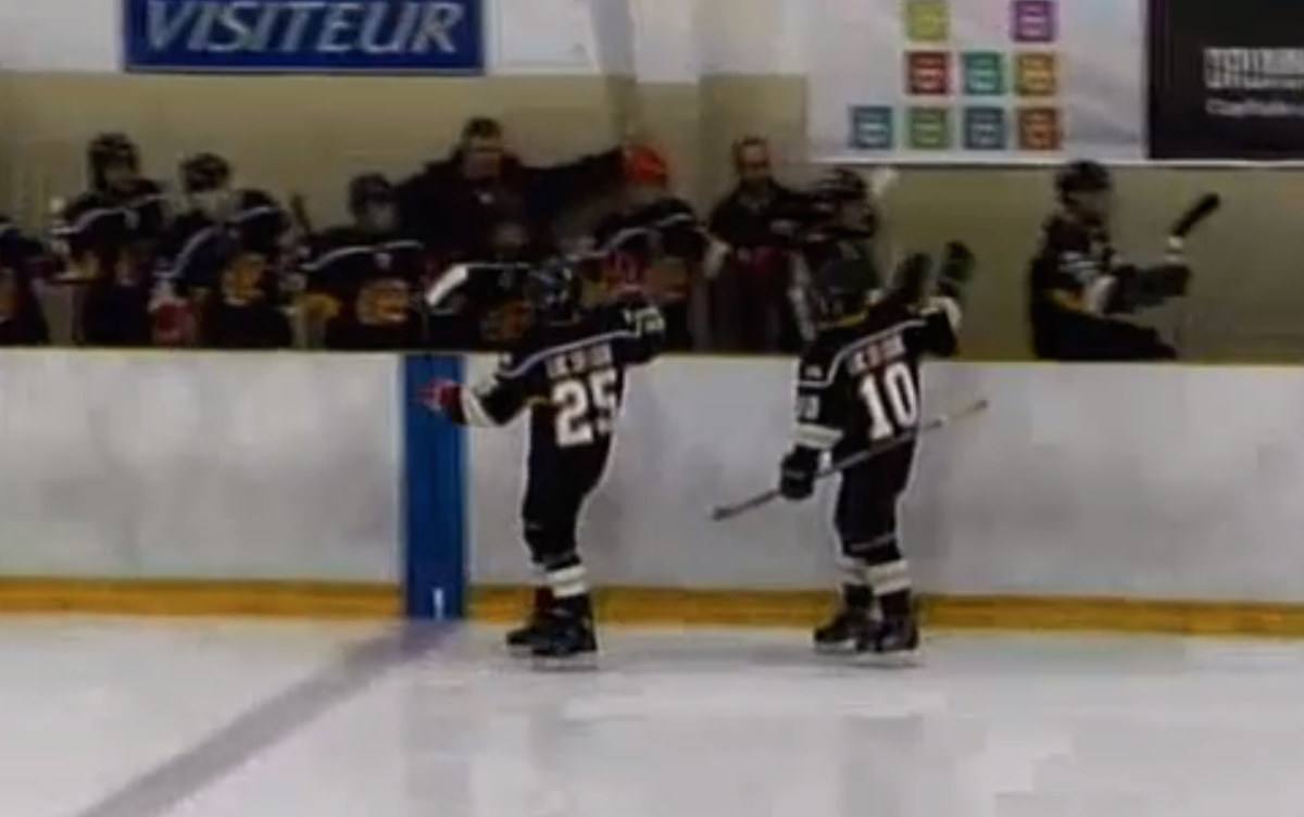 JeuxduQuebec's tweet photo. La 3e période est en marche et #GoLSL reprend une avance de 2 buts, à 3-1!
#jdq2015 http://t.co/YfReiKk6Xo http://t.co/8SFrGr9GvT
