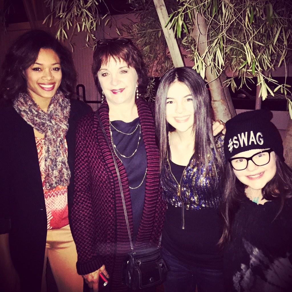 marlowepeyton's tweet image. #40sandfailing #screeing @meritleighton and I got to meet #castmate #LeeGarlington and her daughter #honored #blessed