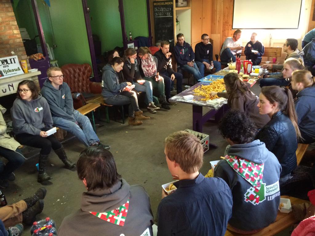 Team ijskoud aan "diner" en klaar voor #iScout15. Spanning is te voelen ..