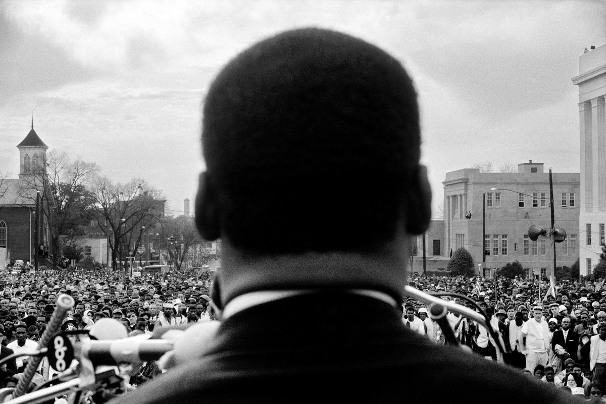 CBSNews's tweet photo. A college student took some of the most powerful photos of the 1965 Selma-to-Montgomery march: http://t.co/52TQpf27T5 http://t.co/jXlE63Roem
