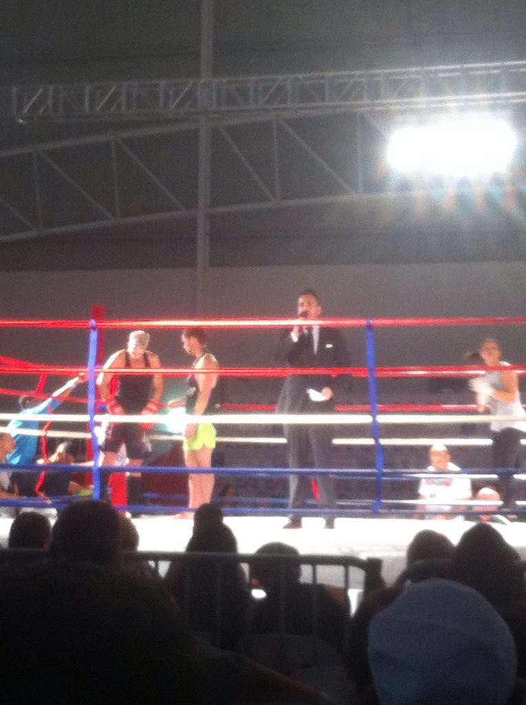 warriorfightSA's tweet photo. @devcurrer looking #classy as always. #greatperformance #MC http://t.co/yRqp2c3bNf