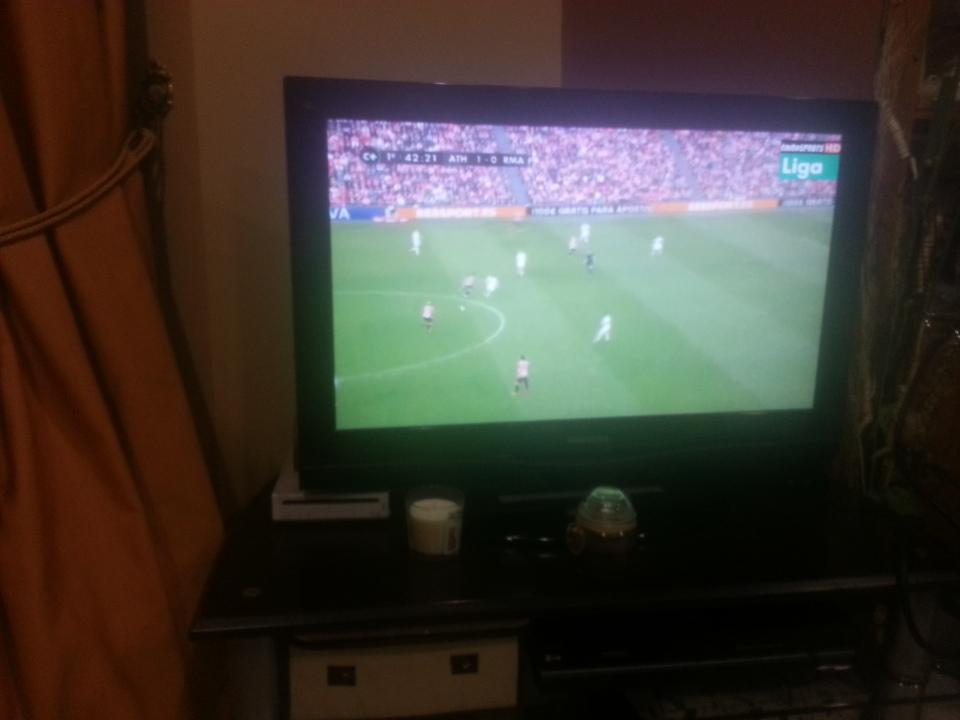 RojoBalleste's tweet photo. Viendo como va perdiendo el madrid gracias a @yolypf  que te quiero muchisimo jajaja http://t.co/AhwTkmXXhY