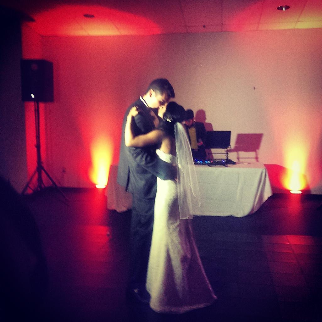 TrinityWeddings's tweet photo. Congrats Brielle &amp; Mike Trosset! #TrinityWeddings #TrossetDownTheAisle http://t.co/QWjt65EIOb