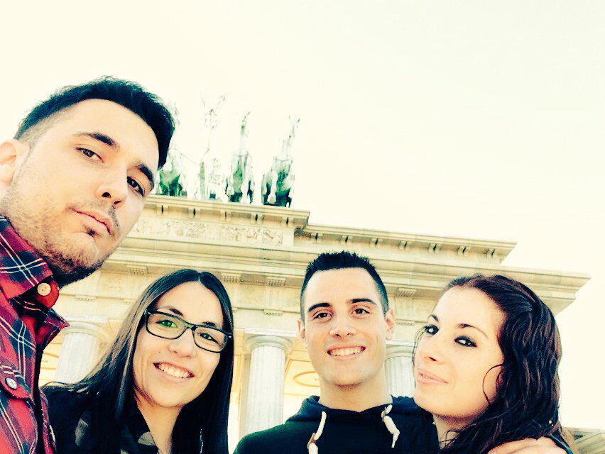 Sorayii2's tweet photo. Que buen diia!! :) @PedroBonilla90 @JoanaRuz @MarcoMalmierca ♡♥♡ http://t.co/meY9OVPC7a