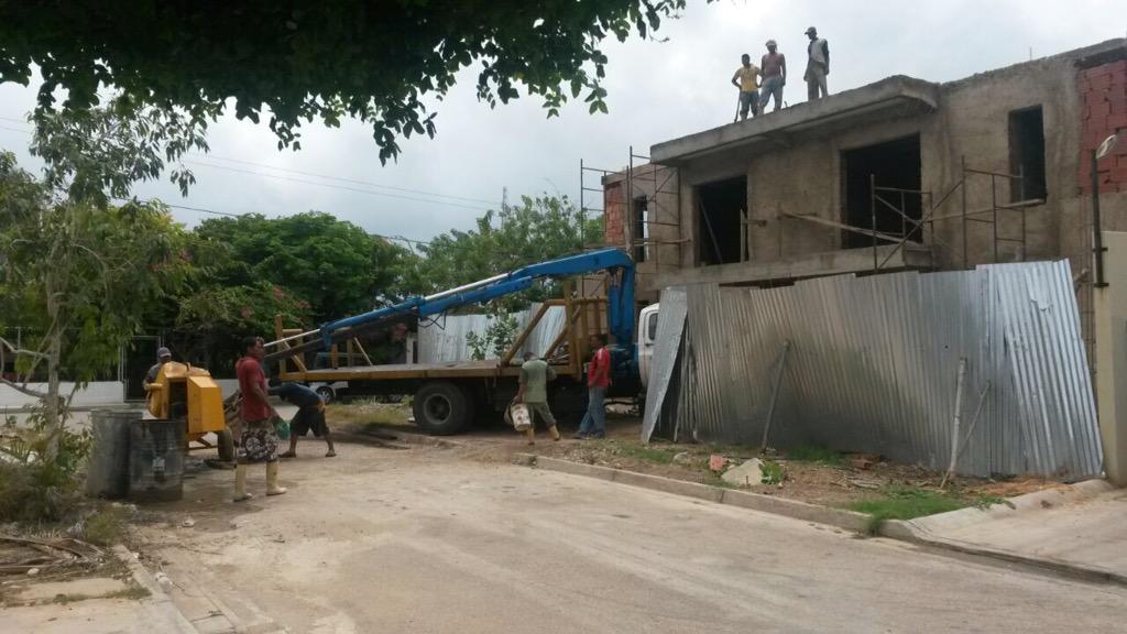 andreasofiadv's tweet photo. Consejo comunal Playa el Angel  paralizando obras ilegales por mala gestión de parte de la alcaldía! @RConfidencial http://t.co/ZoB0pIcamZ