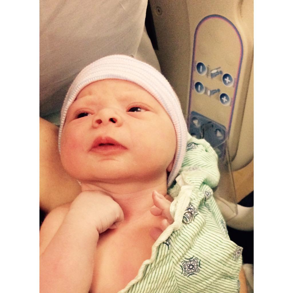 AHeckle's tweet photo. My peanuts already been around for a month 😍😭 #averymae #auntiesbaby http://t.co/LgIYPnhI1D