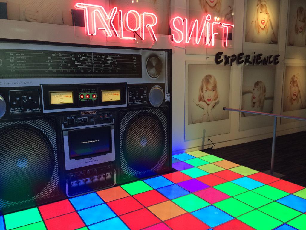 ohhiikayla's tweet image. WE&apos;RE HERE! 😍 @taylorswift13 @taylornation13 #TaylorSwiftEXP