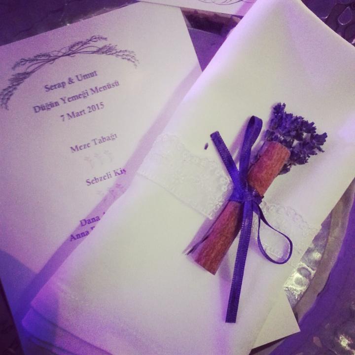 Dostluğun aşka dokunduğu yerdeyiz..