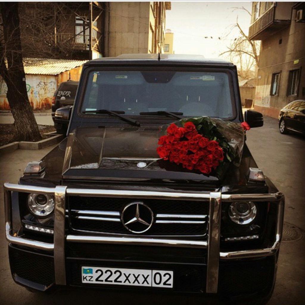 Гелендваген и цветы