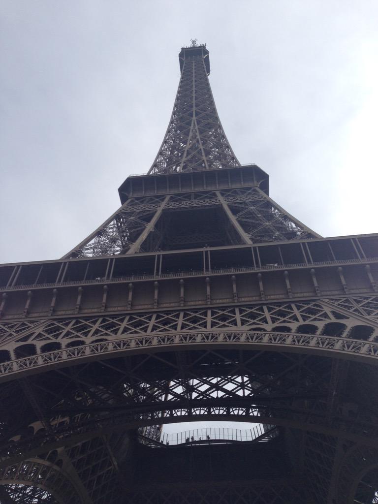  I wish you a happy Birthday from Eiffel Tower !! 