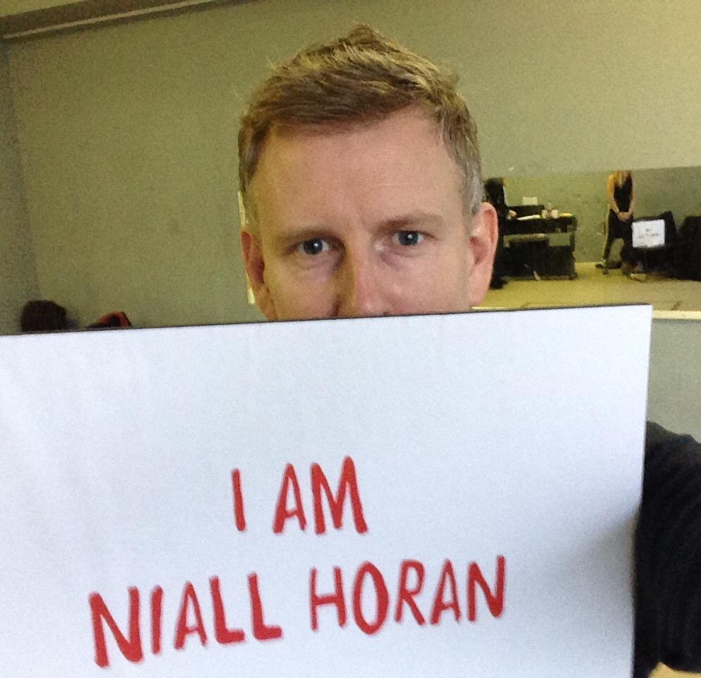PatricKielty's tweet photo. I am @NiallOfficial for @RedNoseDay #NoDirection http://t.co/pdAqxvqPzT
