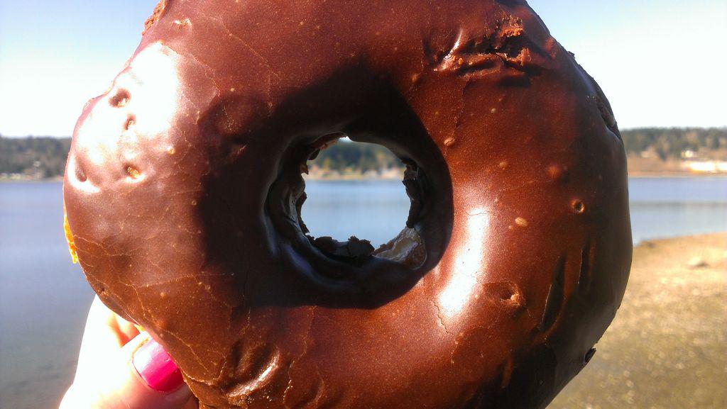 VictoriaCRandom's tweet photo. Huge #Viking #chocolate #doughnut and a Viking cup from #Sluys #bakery in #Poulsbo #Washington http://t.co/5ji64IHHuw
