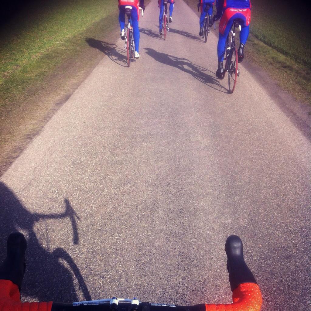 FTCKotten's tweet photo. Zaterdagmiddagtocht met enkele mooiweerfietsers #pakjemomenten... http://t.co/hwYMLcscTH