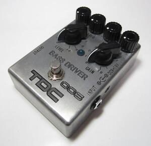 guitar762's tweet photo. TDC 006 Bass Driver
コントロールはLevel、Gain、LF、M FREQ、MF、HF。TDCペダル定番の幅広いコントロールを。ゲルマニウムトランジスタを使っていて、他にも稀少なパーツが使われているとのことです。 http://t.co/RhmlTGaGUi