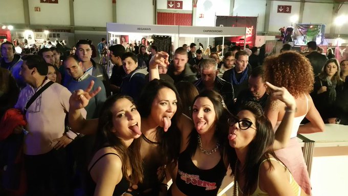Vamos por el siguiente show @actricesdelporn @Jimena_Lago @saramayxx @Pamelaasanchezz @Julia_de_Lucia<a class="tags" target="_blank" title="On Twitter" href="/?out=eyJ0eXAiOiJKV1QiLCJhbGciOiJIUzUxMiJ9.eyJpYXQiOjE3MjE2NzU1NjEsImlzcyI6InR3cG9ybnN0YXJzLmNvbSIsIm5iZiI6MTcyMTY3NTU2MSwiZXhwIjoxNzUzMjExNTYxLCJyZWRpcmVjdF91cmwiOiJodHRwczovL3R3aXR0ZXIuY29tL2FjdHJpY2VzZGVscG9ybiJ9.L6lIeV_aKxZQohFGGdFIzSbZwU07m1E-Qp9Py2OqzdeqY8eXr3GG_pF8k1kWIh79YQHZELrOqUh5SPF_NzLAHQ">@actricesdelporn</a><a class="tags" href="/tag/jimena_lago">@jimena_lago</a><a href="/tag/seb"class="tags"><span>#seb</span></a>