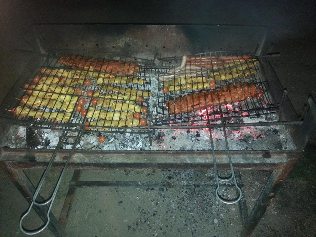 OscarMeson's tweet photo. Asi se divierte industrias maxi en su jornada de descanso http://t.co/H0fDfgrpua