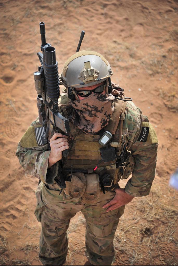 SpecOpsPics's tweet image. An Air Force TACP/JTAC, they can go SOF &amp;amp; deploy with SEALs, Rangers, Green berets, etc. They coordinate airstrikes.