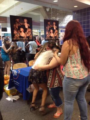 nicknaominaj's tweet photo. ALLY É A PESSOA MAIS LINDA DESSE MUNDO GENTE EU AMO TANTO ELA #VoteFifthHarmony #KCA http://t.co/dZkEEZkukn
