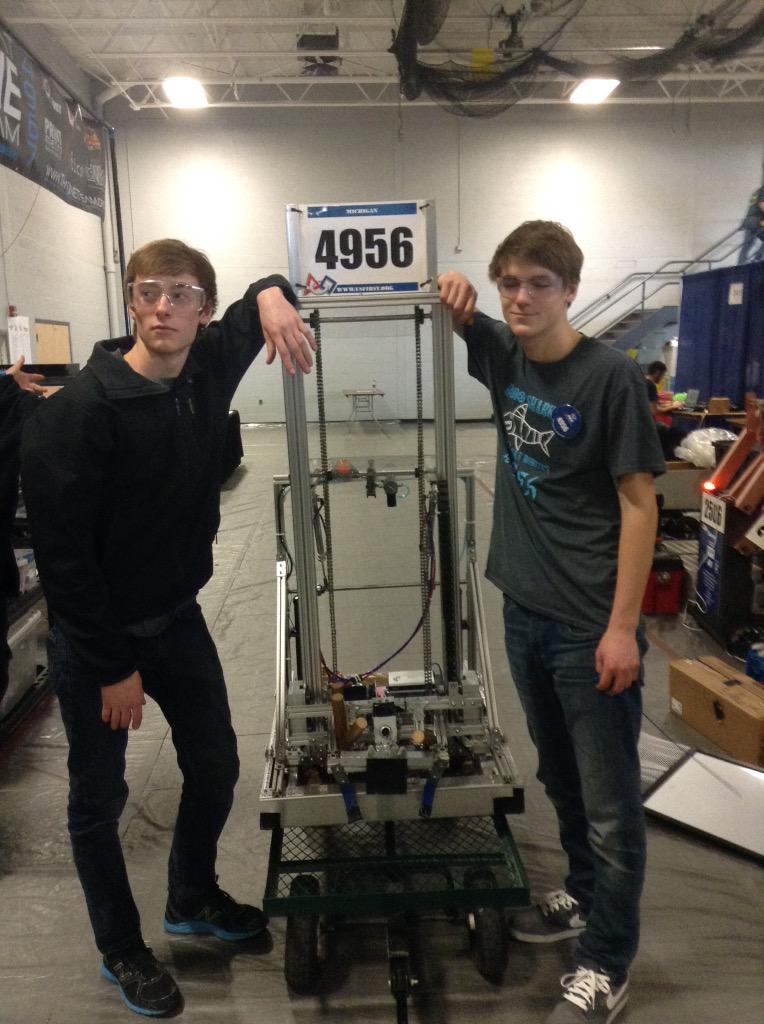 devlieg_ian55's tweet photo. #robotics #robosharks http://t.co/9hRiBIBbfI