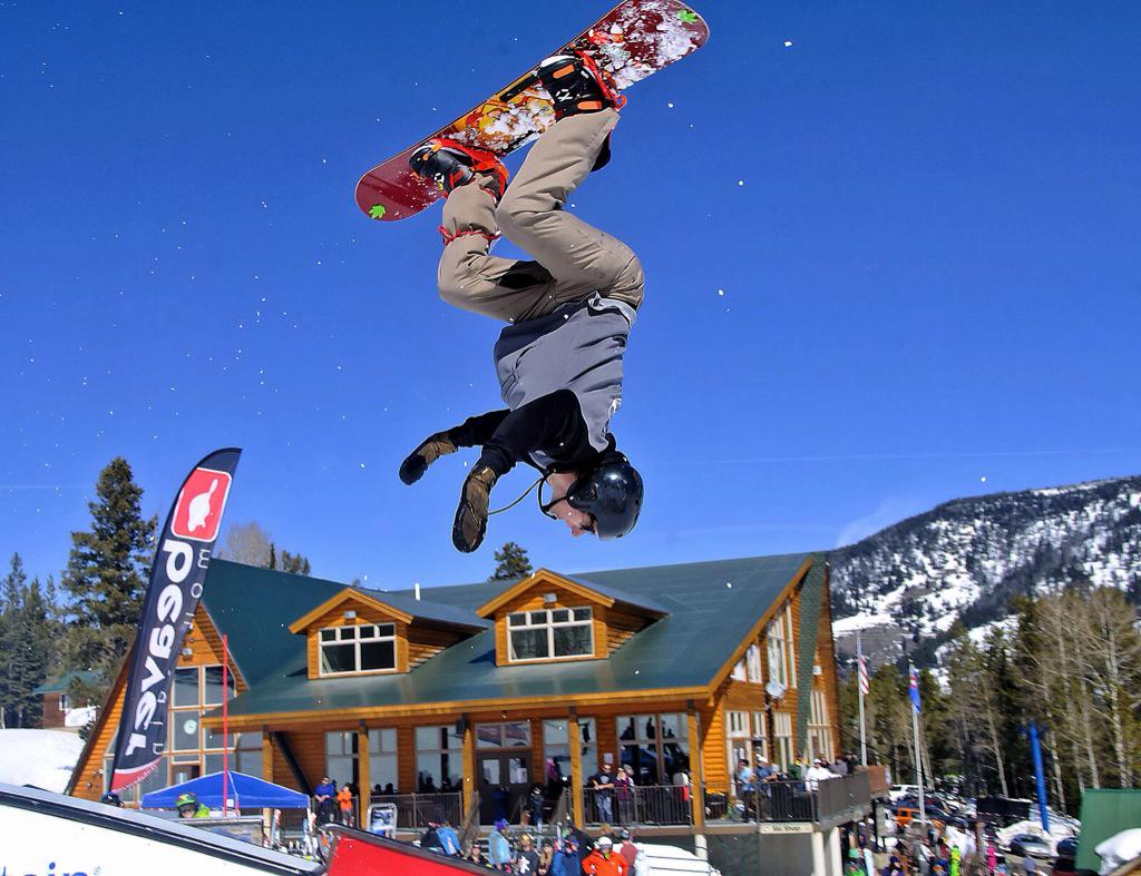 lucerophoto's tweet photo. Rail Jam @skithebeav today http://t.co/cVwe4iTL5Q