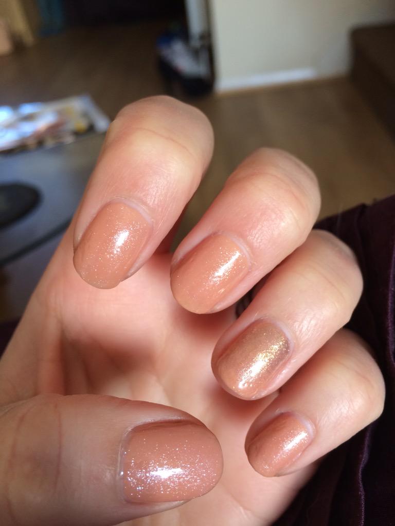 cndnailsbylisa's tweet photo. My nails.....new colours - Cocoa and Grapefruit sparkle looking lovely together #CNDSHELLAC http://t.co/3lXBYiZCKO