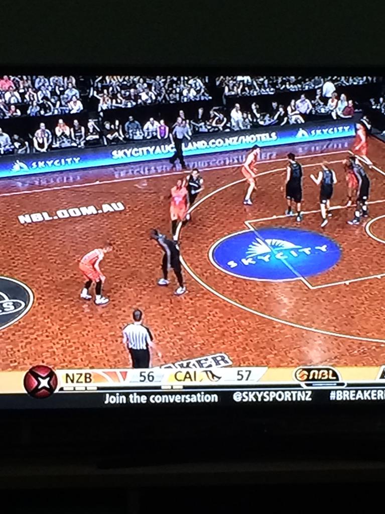 jacintaevans369's tweet photo. @CairnsTaipans take the lead for the first time in the game! @NBL #NBLFinals  #NBL15 http://t.co/4osOLt9AWK