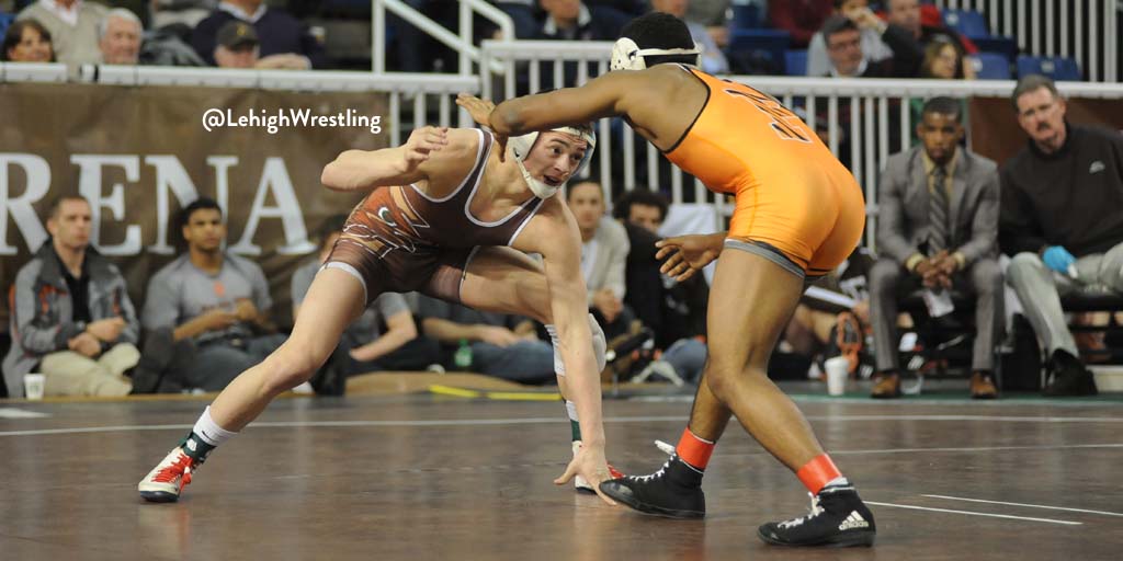 Randy Cruz wins 2nd title to lead Lehigh to 2nd place finish at <a href="/2015EIWA/">EIWA Championships</a>. Story, video, pics:
lehighsports.com/news/2015/3/7/…