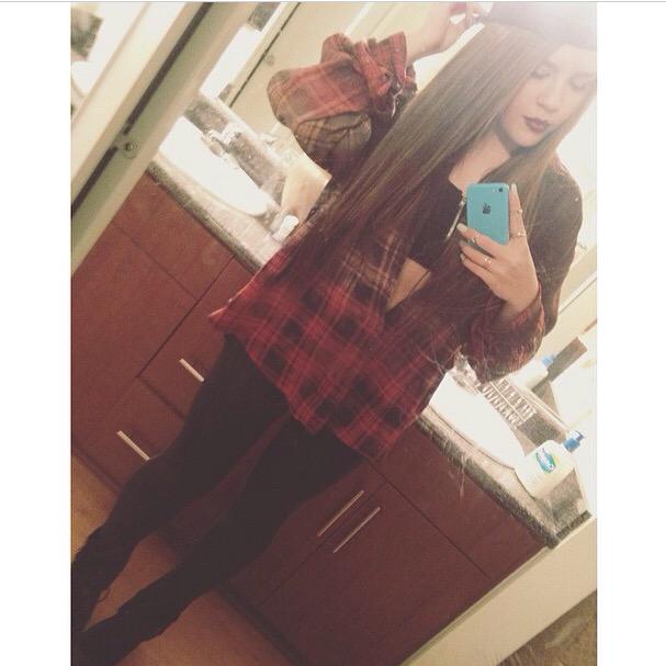 brook_cruz's tweet photo. Hangin out w/ my babes tonight🍂 http://t.co/Y8TrcJldH9