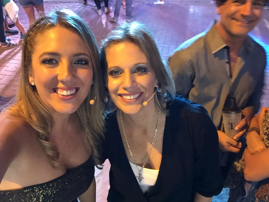 joannabolona's tweet image. Con la polizontaaaaaaa #ErikaBelevan 👍👍👍