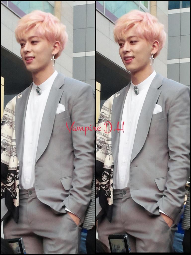 B_iB4icUwAA-37G.jpg:large