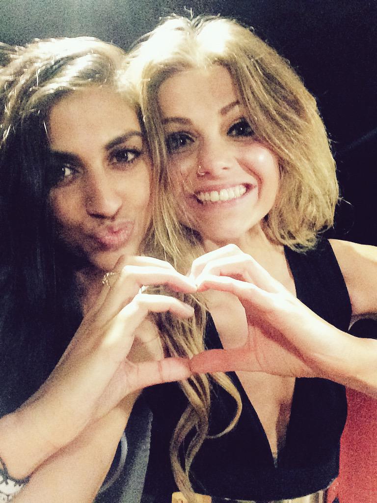 Laura_Mead's tweet photo. @PriyaModhvadia soppy Saturday best friend snapchat CHECCCKKK 😂 I LURRVEEEEYOUUUU http://t.co/ghUjhk5XnE
