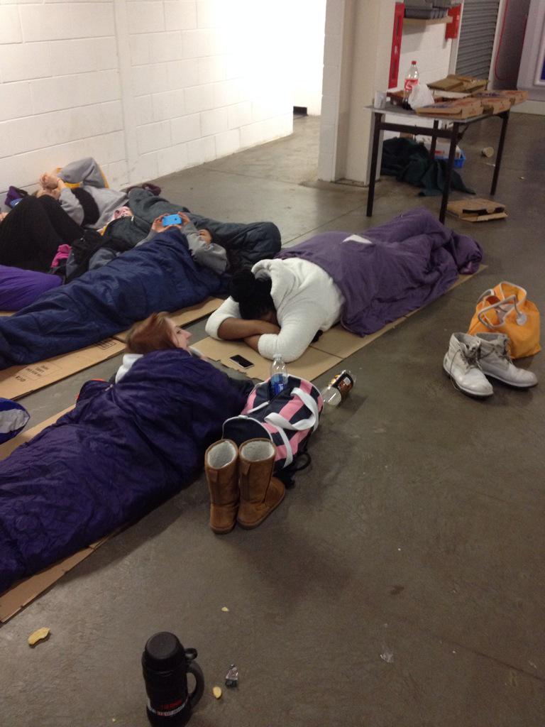 jessthebest86's tweet image. @NCSEM1 a few more pictures from tonight's sleepout! @YShelter