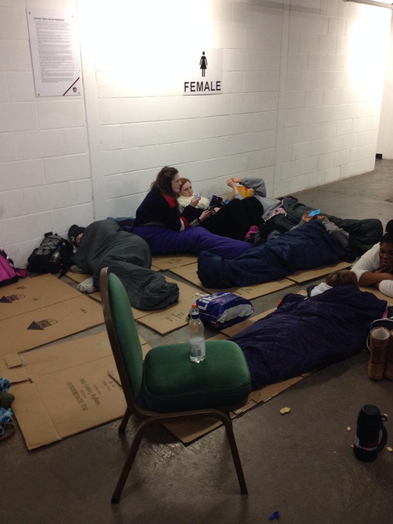 jessthebest86's tweet image. @NCSEM1 a few more pictures from tonight's sleepout! @YShelter