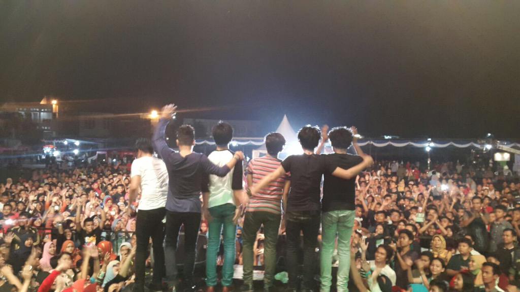 al azhar medan <a href="/AlAzharArtFest3/">Sound Of Demolition3</a> semalam.. sampai bertemu lagi...
