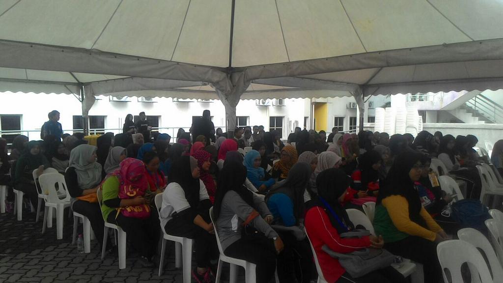 INC_Uitm's tweet photo. Sedang Berlangsung: WELCOMING MASSCOMMIGHT! #masscomm #interpersonalists http://t.co/b3BUAdQ9RR