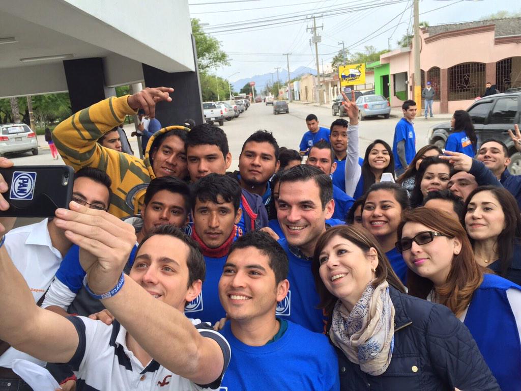 MauroGuerraNL's tweet photo. En campaña con @Dr_Preciado y  @garza_gricelda #CadereytaSano @pancadereyta #NLazul http://t.co/bUbgks5Ilu