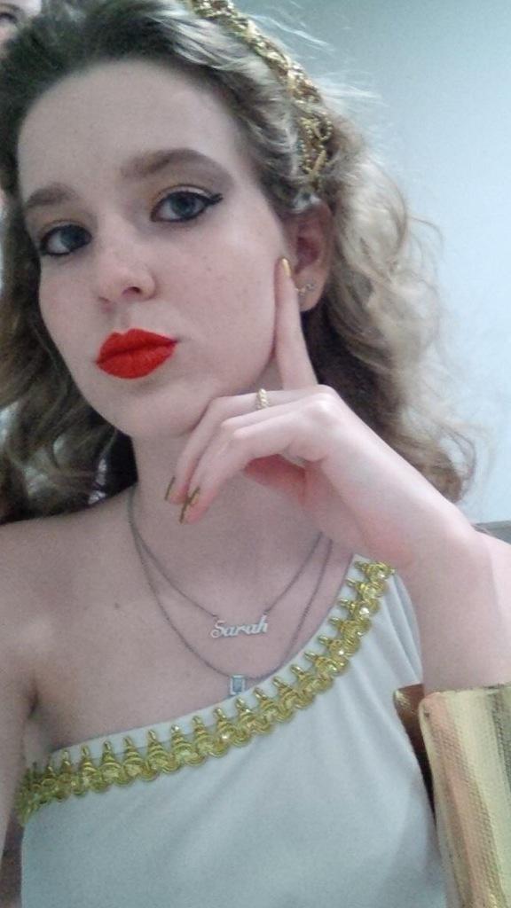 sarahlarrosa_'s tweet image. Festa a fantasia #Grega🍃