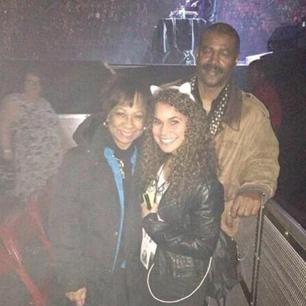 FluffKambach's tweet photo. Sean's mom and dad #HoneymoonTourDetroit http://t.co/56oFIEECxN