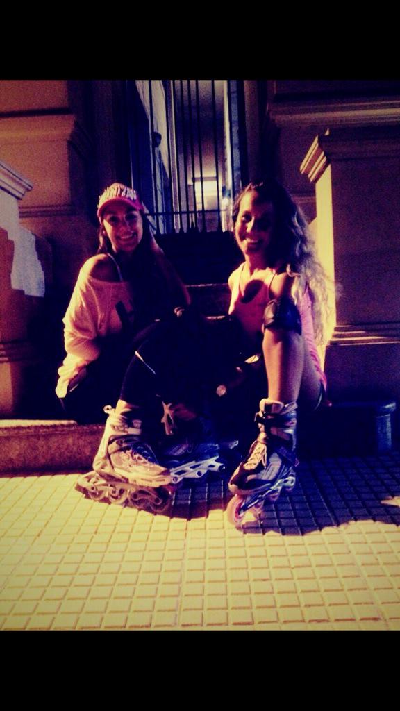 floppytesouro's tweet photo. #RollerNight #Friends #Listas✌️ http://t.co/6WOZllqsVk