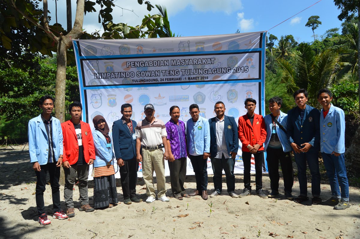 Foto Bersama Delegasi dengan kepala desa dan RT Desa Gerangan #HIMPATINDOSowanTengTulungagung #latepost