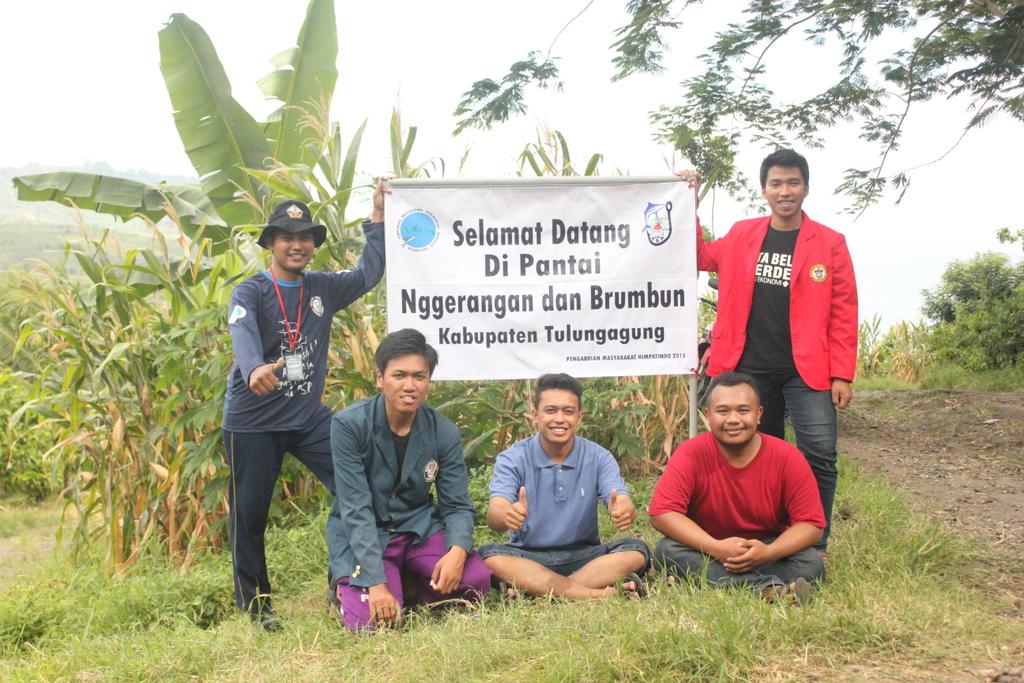 Pemasangan plang selamat datang di Desa mitra #HIMPATINDOSowanTengTulungagung #mengabdiuntuktulungagungygabadi