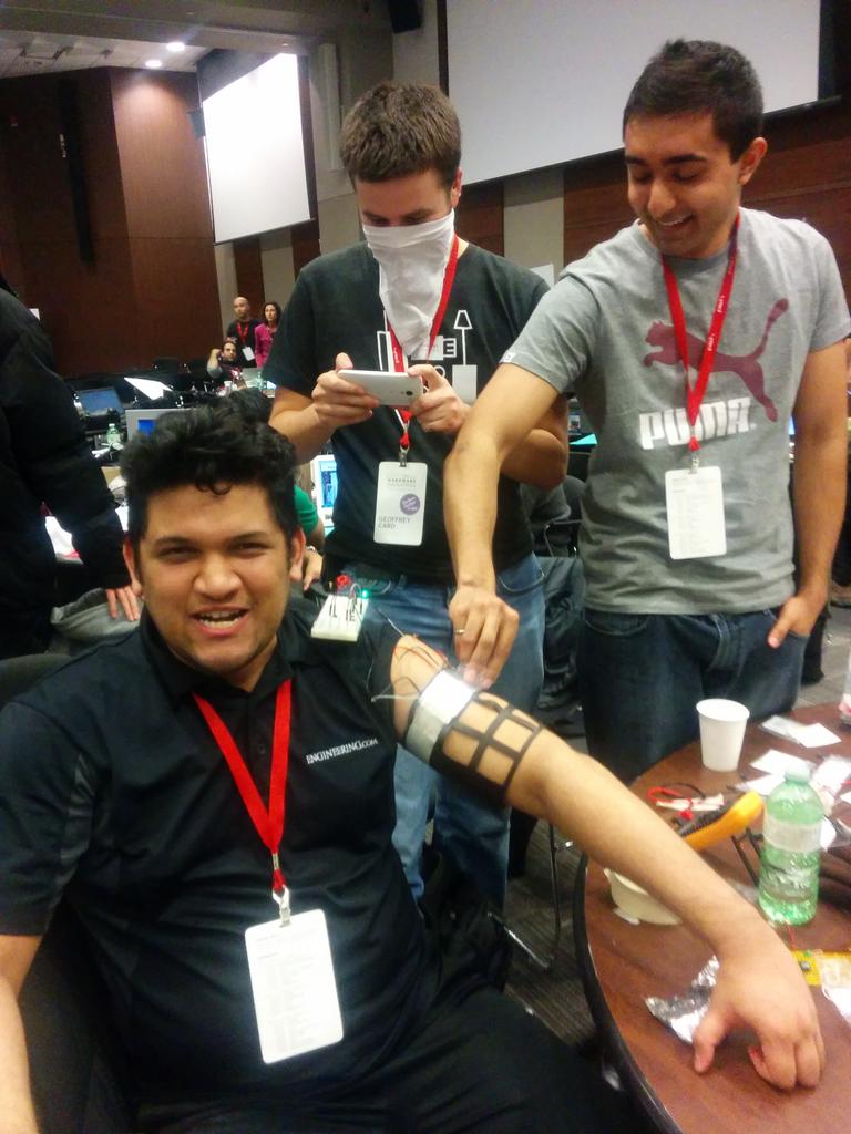 chantastique's tweet image. LADIES AND GENTLEMEN, IT WORKS. #hackTO