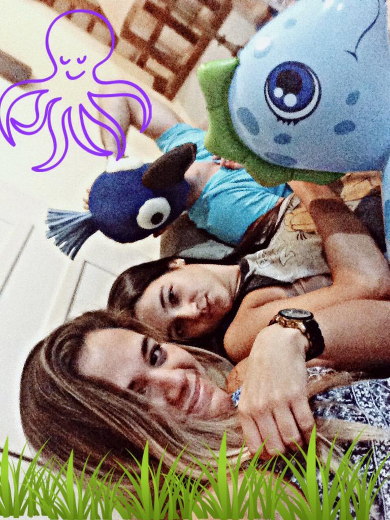 antofrigola's tweet photo. No puedo mas! 😂😂 #carnaval #ilodio #ildance #micaquedotrancada @fedeyaluff @micaelafrigola http://t.co/32fdrzuQg6
