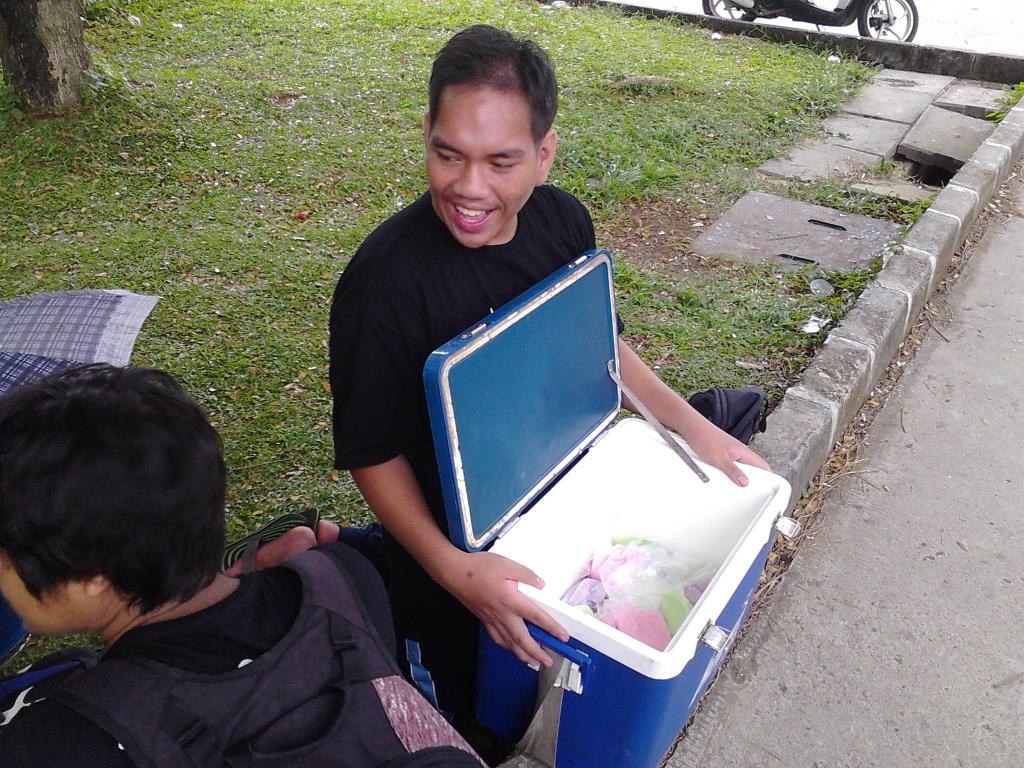 lagi jualan susu nih buat #InagurasiKita <a href="/IPTP50/">D E V O N I C A</a>