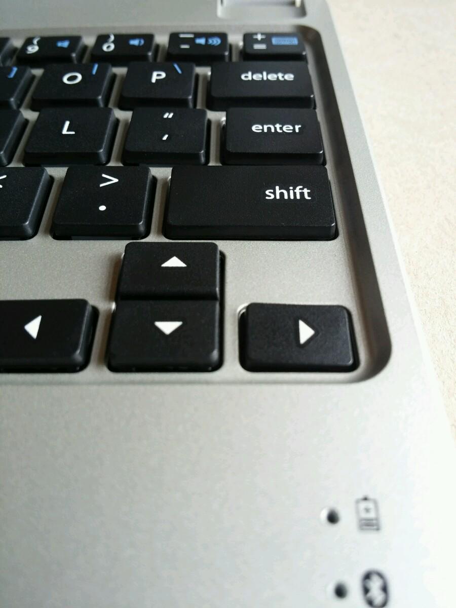 d346prt's tweet image. 早速、右カーソルキーが陥没！
が、使用に支障なし。(･∀･)
さすが中華クオリティ。
殻割るの面倒そうだから、このままでいいや。
 #DualOS #X89 #中華タブレット #teclast