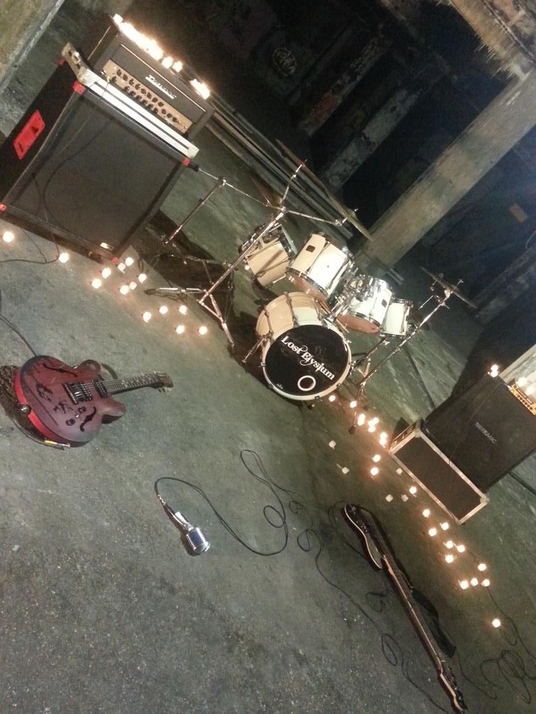 LostElysiumBand's tweet image. Some behind the scenes on the video shoot. @davestevens86 #toocold @femetalism @NiagaraFallsUSA @FemaleFronted_