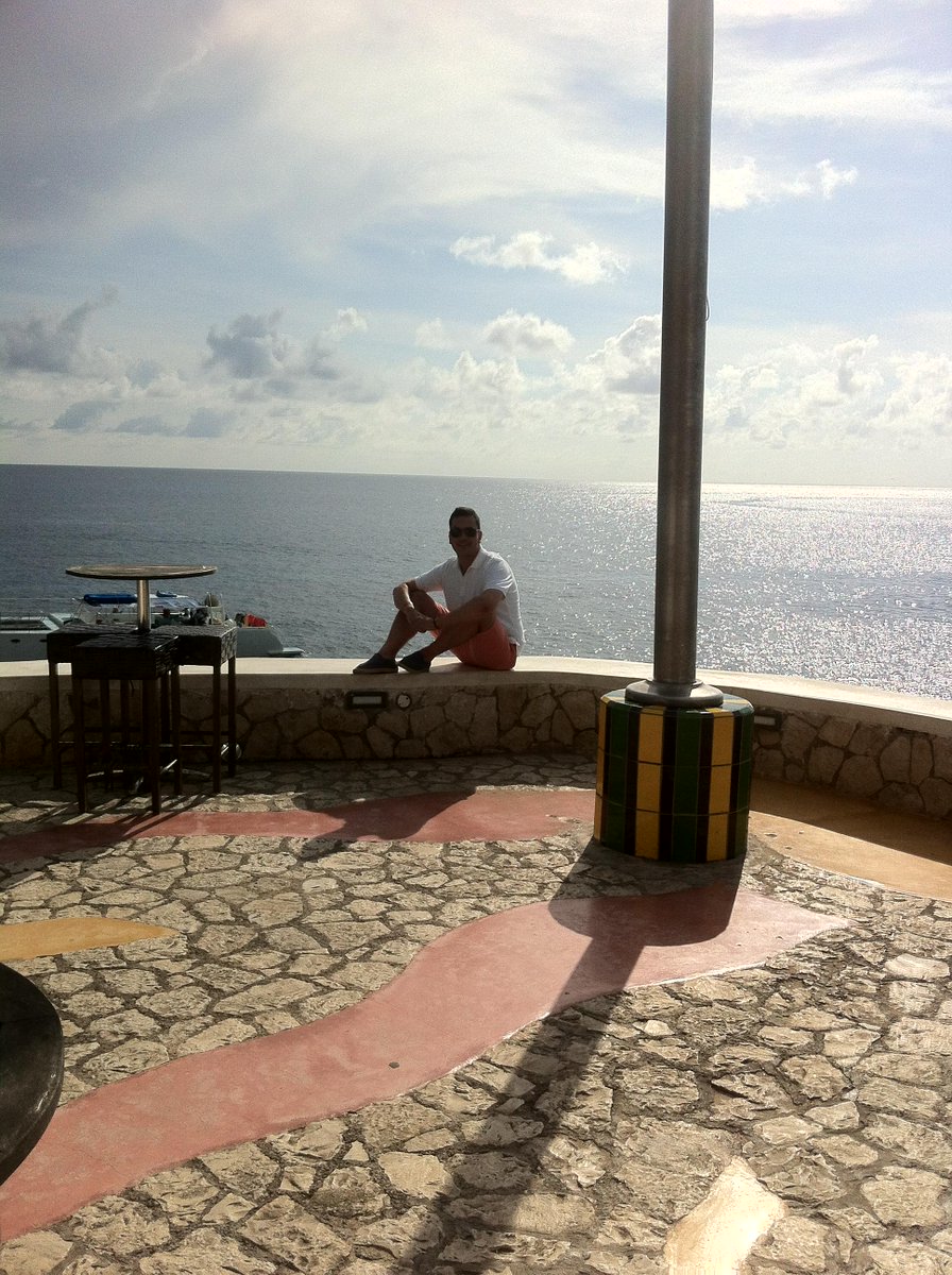 Davidaper88 tweet picture