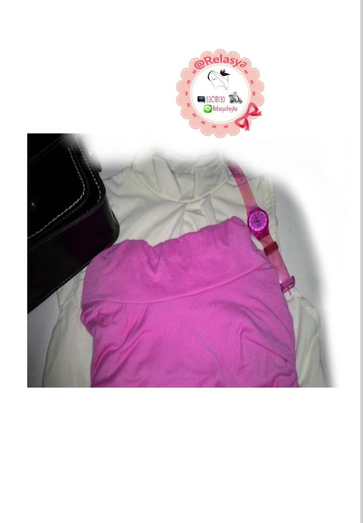 Relasya's tweet image. 1Stel white tee&amp;amp;rok mini pink good condi banget #barter #barangbarter